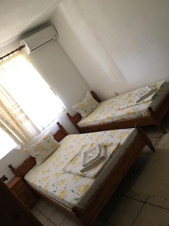 Hotel Pri Chakara อาร์บานาซิ ภายนอก รูปภาพ